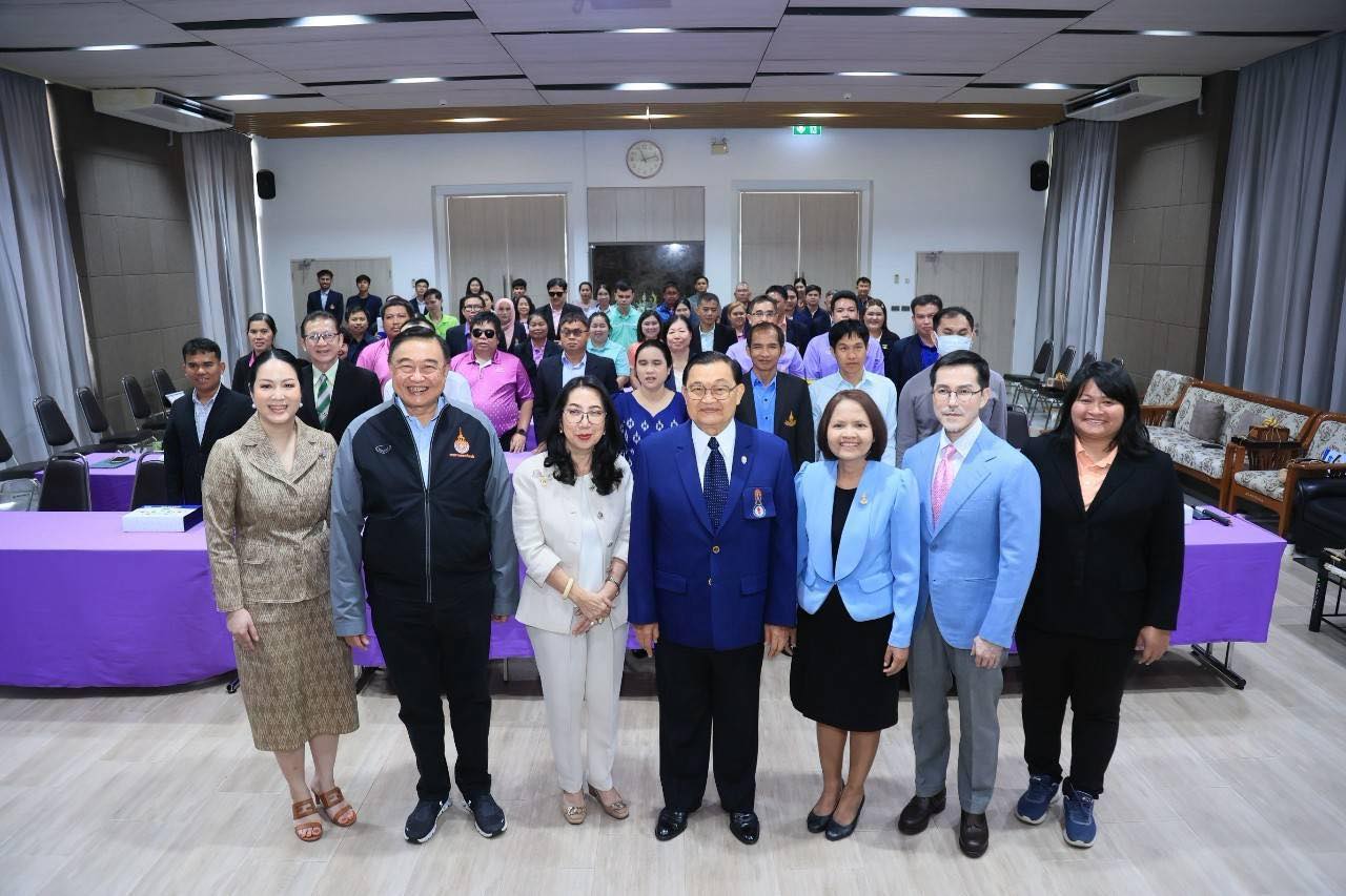 กิจกรรมรับมอบเครื่อง Braille Learning สำหรับการสอนเด็กตาบอด พัฒนาขึ้นโดย มหาวิทยาลัยเทคโนโลยีราชมงคลอีสาน จากการจัดคอนเสิร์ตสุนทราภรณ์ 